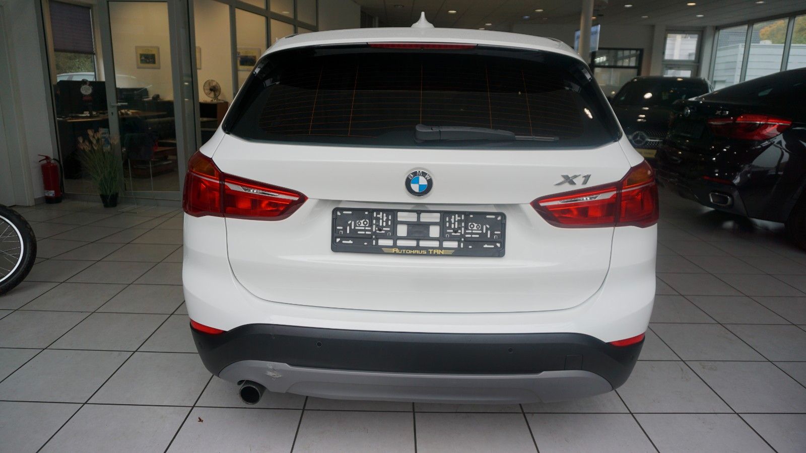 Fahrzeugabbildung BMW X1 sDrive 18 i *NAVIGATION*Elektr.Heckklappe*