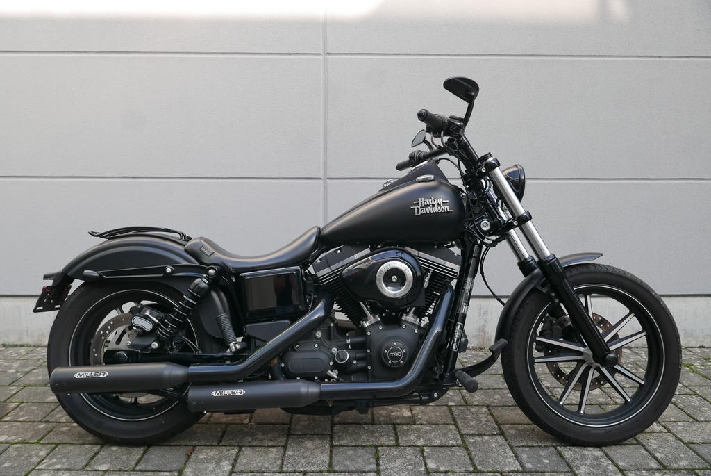Harley-Davidson STREET BOB SPEZIAL FXDBC 103 *ZWEIRAD TRINKNER*