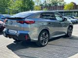 BMW iX2 xDrive30 M Sport PRO //Stop&Go H&K HUD Pano - BMW iX2 mit Schiebedach