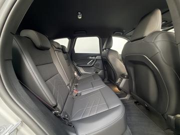 2026 BMW IX1 缩略图 27