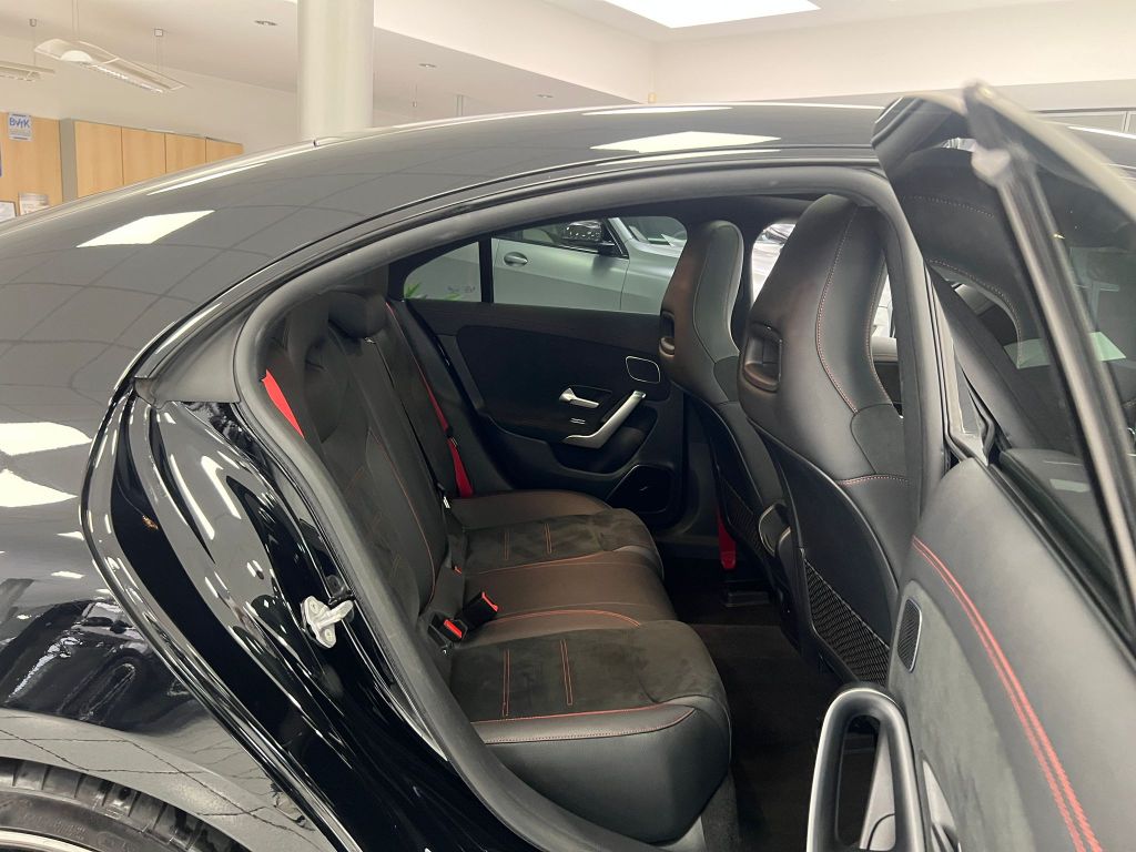 Mercedes-Benz CLA 35 AMG 4Matic*LED*PANO*BURMESTER*MBUX*KAM*