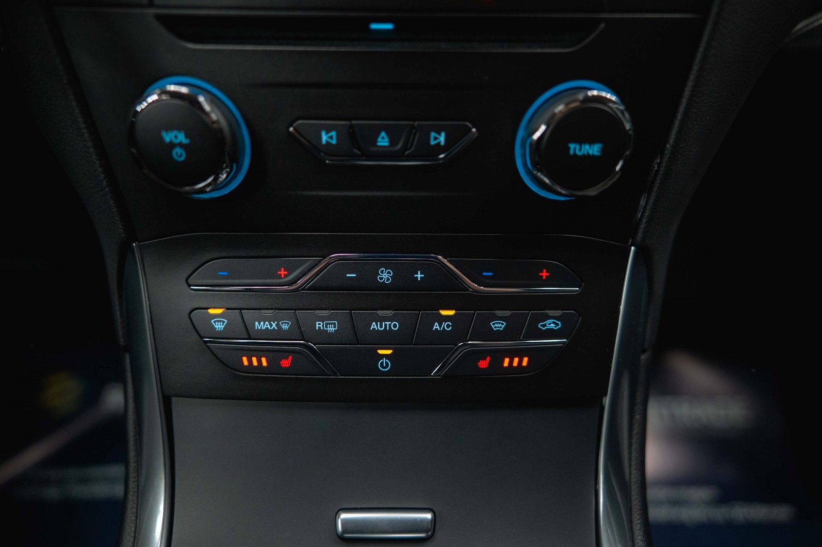 Fahrzeugabbildung Ford S-Max Titanium 2.0 EcoBoost *ACC*Kamera*LED*