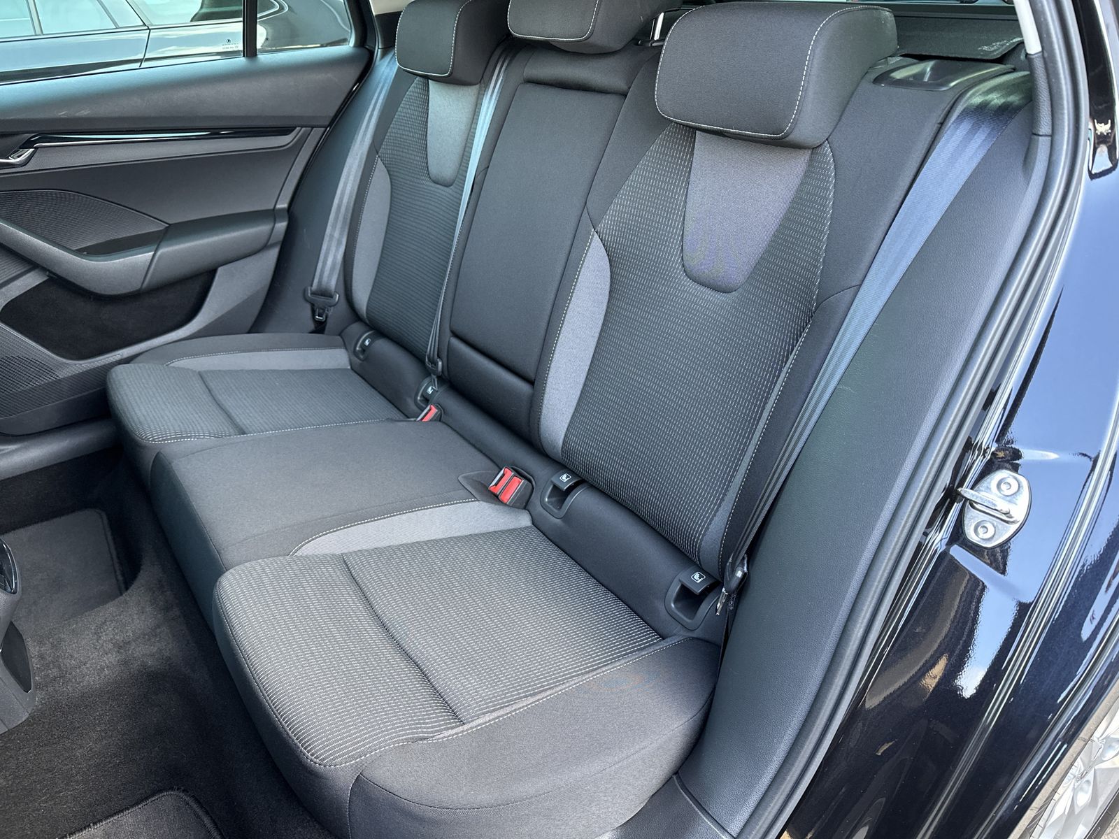Fahrzeugabbildung SKODA Octavia Combi 2.0 TDI DSG Ambition NAV+LED+ACC