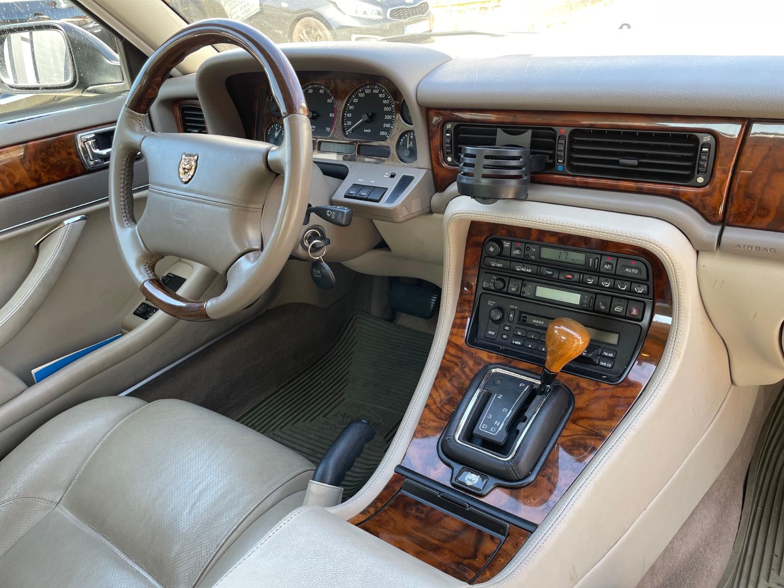 Fahrzeugabbildung Jaguar XJ6 Executive 3.2 |Klima|Sitzheizung|Schiebedach