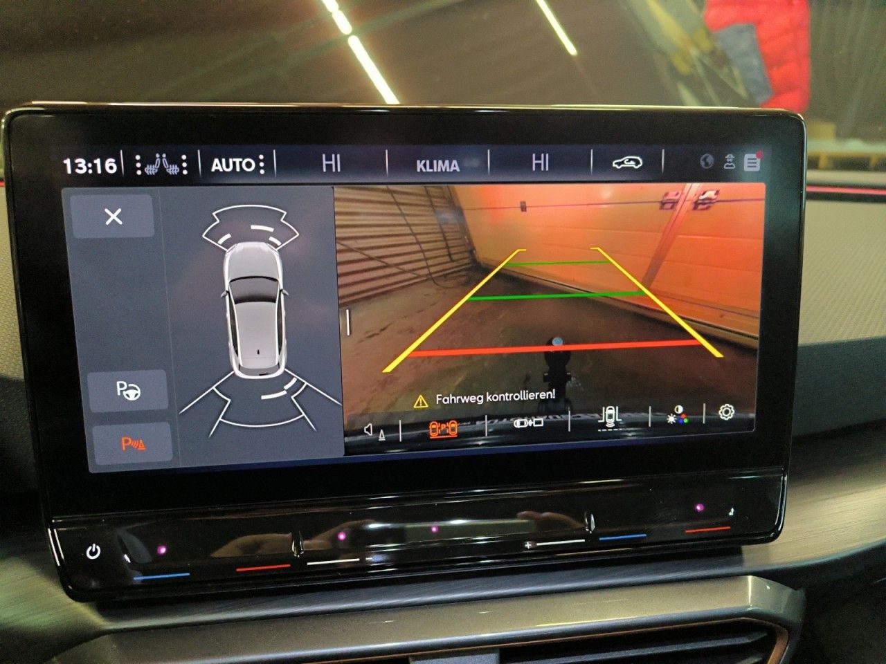 Fahrzeugabbildung CUPRA Leon Tribe eTSI DSG 150 PS Navi, Lichtpaket, AHK