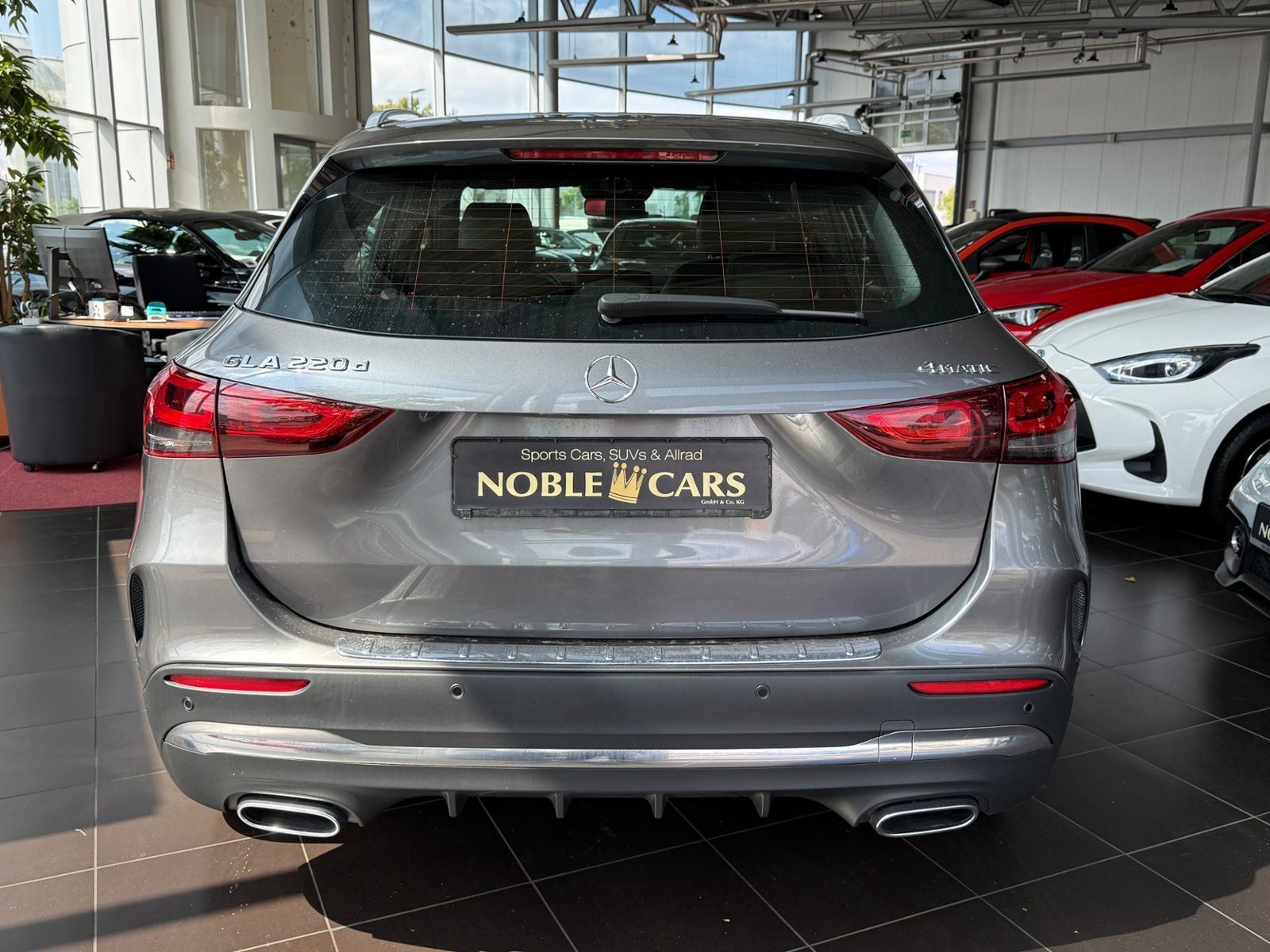 Fahrzeugabbildung Mercedes-Benz GLA 220 d 4Matic AMG Line LED NAV RFK