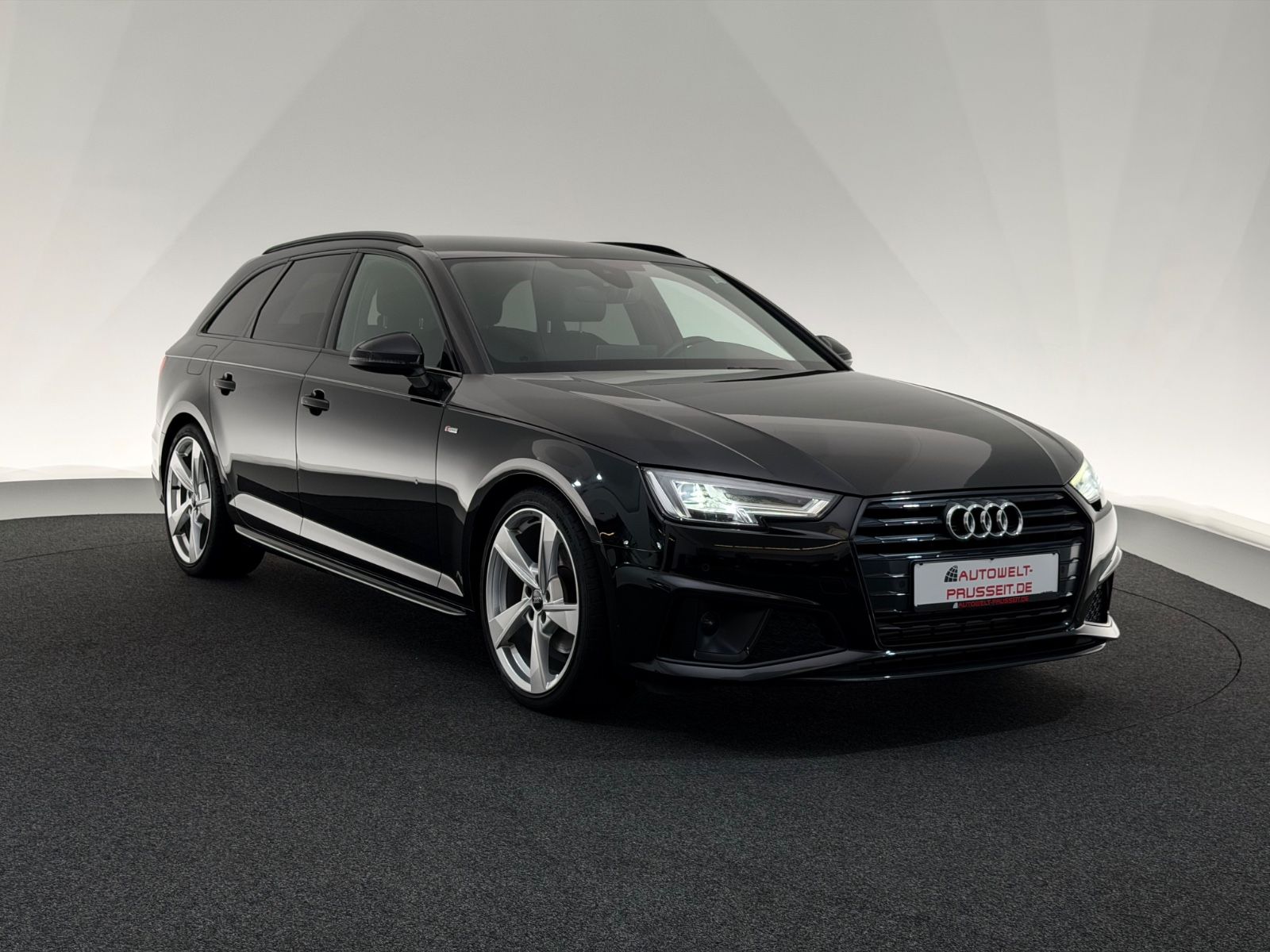 Gebrauchtwagen Audi A4 A4 Avant 40 TFSI*S LINE BLACK*LED-AHK-DSP-SHZ-19 in Horb am Neckar