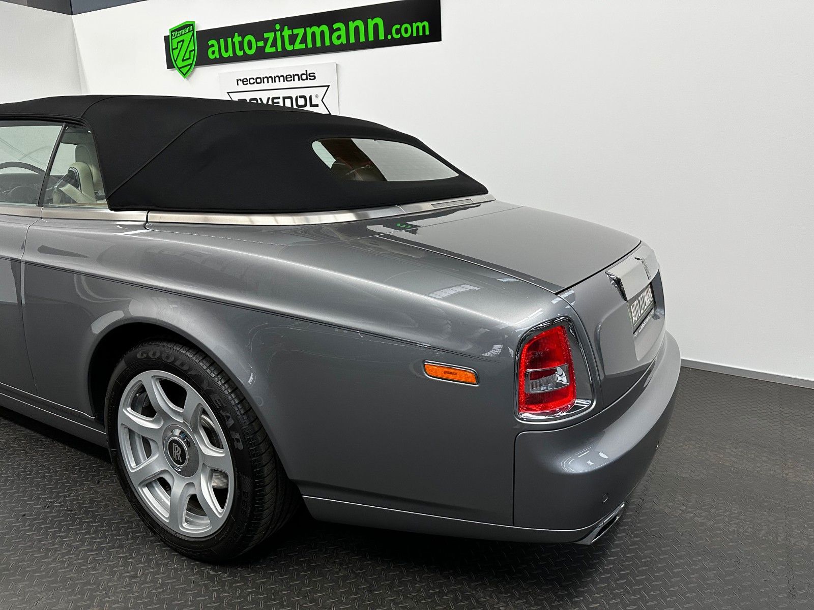 Fahrzeugabbildung Rolls-Royce Phantom Drophead/TEAK-DECK/KAMERA/WENIG KM/TOP