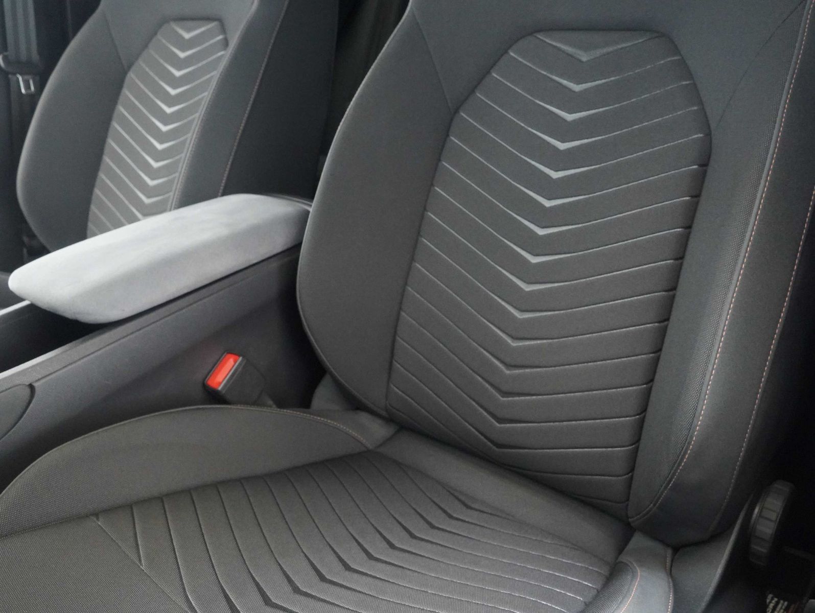 Fahrzeugabbildung CUPRA Born 170KW/82KWH/LED/NAVI/5-SITZER/19"