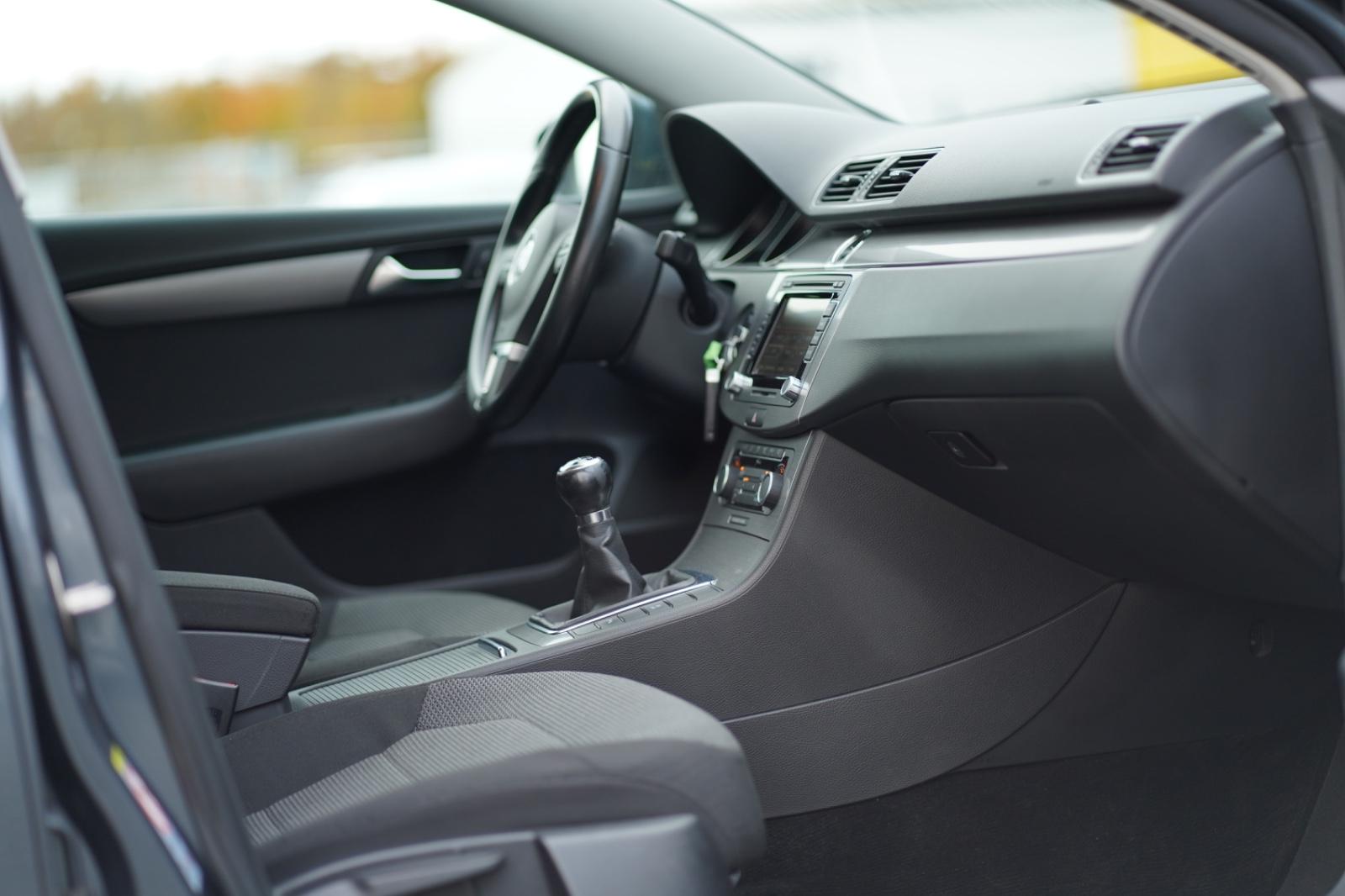 Volkswagen Passat 2011 — photo 5