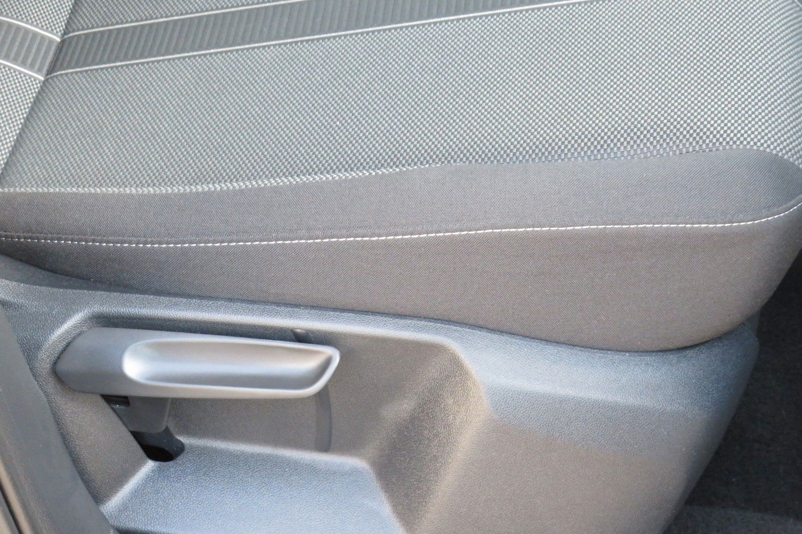 Fahrzeugabbildung Volkswagen T-Roc Life DSG AHK NAVI SITZH. APP-CON. LED 1Hd