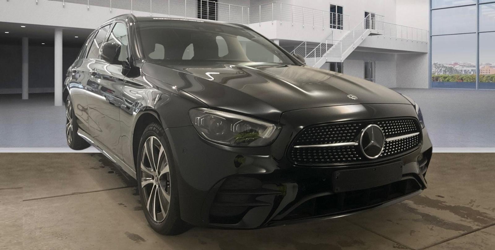 Mercedes-Benz E 300 de AMG LINE / Voll Leder/ Memory Sitze