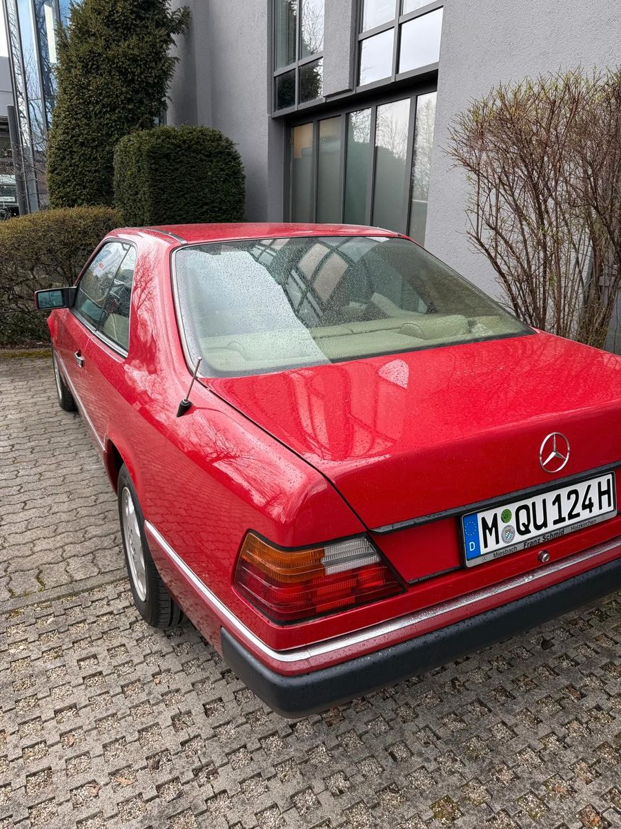 Fahrzeugabbildung Mercedes-Benz 300 CE H-Kennzeichen