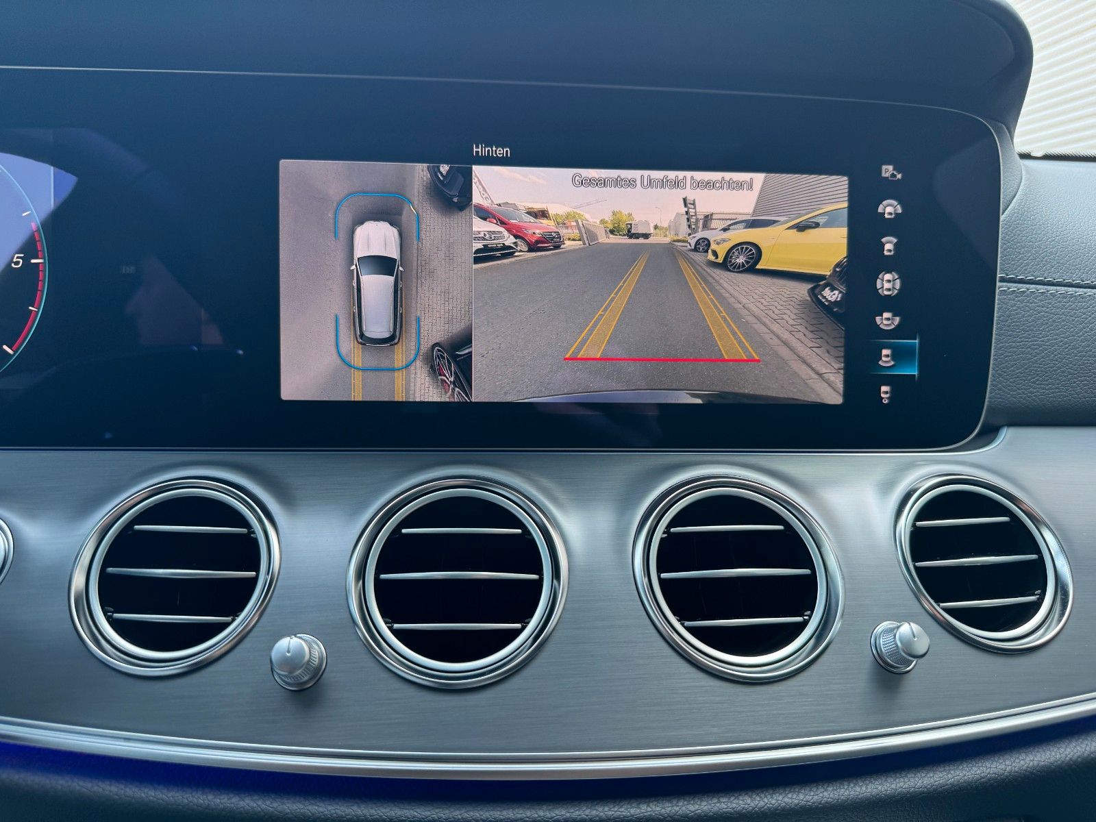 Fahrzeugabbildung Mercedes-Benz E 400d 4M AMG+Burm+Pano+AHK+Distr+Memory+Night