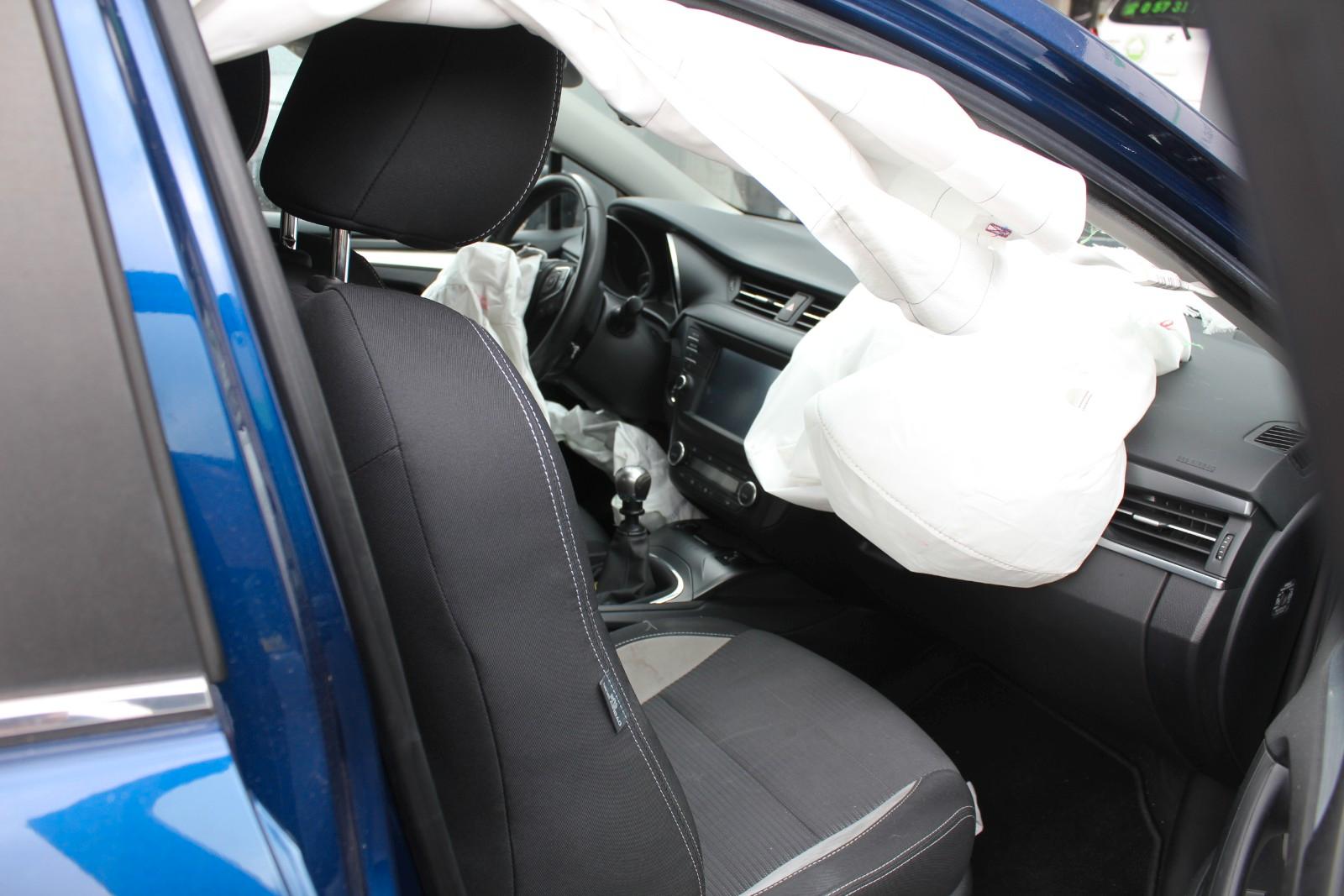 Toyota Avensis 2015 — photo 8