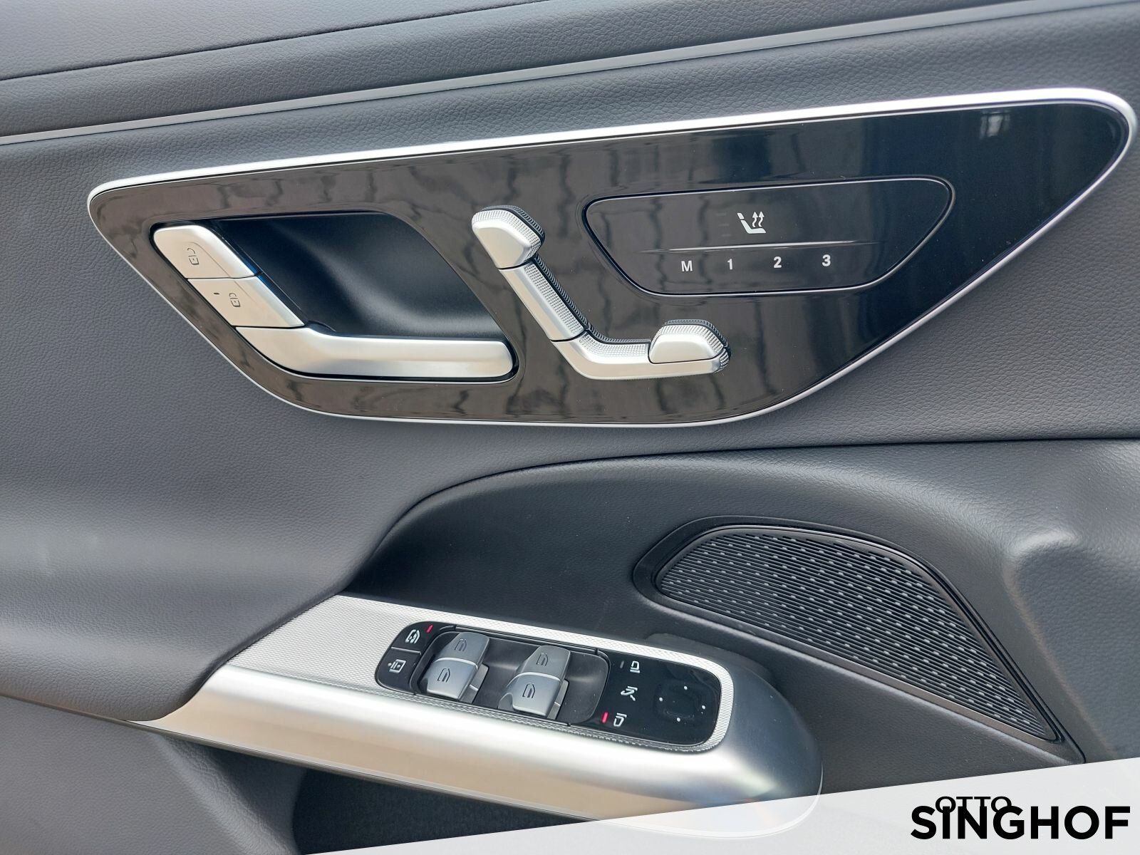 Fahrzeugabbildung Mercedes-Benz E 220 d Avantgarde +AHK+Digital LED+Standhg+360°