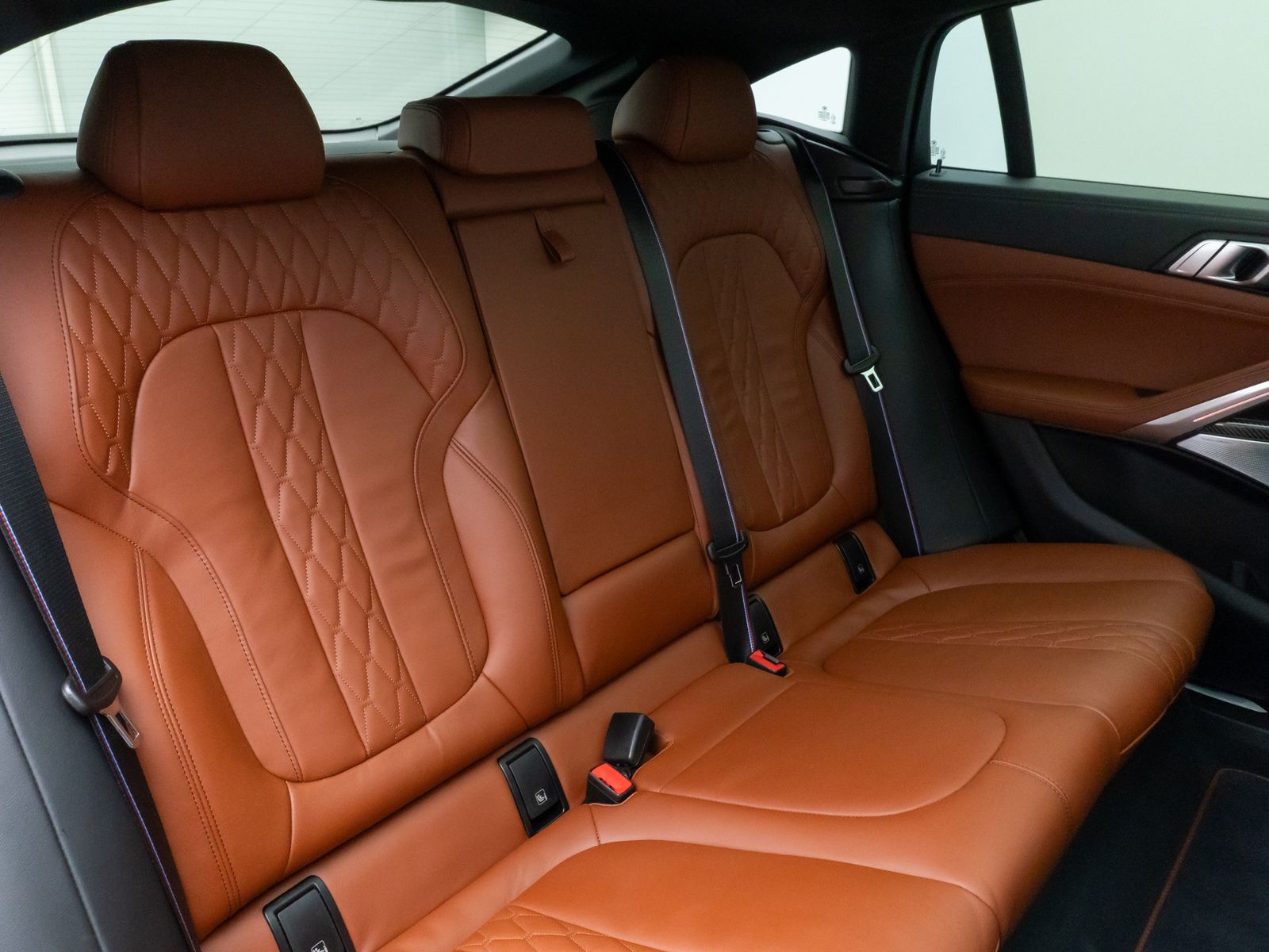 Fahrzeugabbildung BMW X6 M50i Panorama Laser 360°HUD DAB B&W AHK 22"