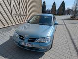 Nissan Almera 1.8I  - blaue Nissan Almera