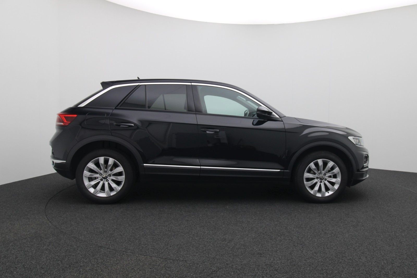 Fahrzeugabbildung Volkswagen T-Roc 1.5 Sport DSG ACC LED