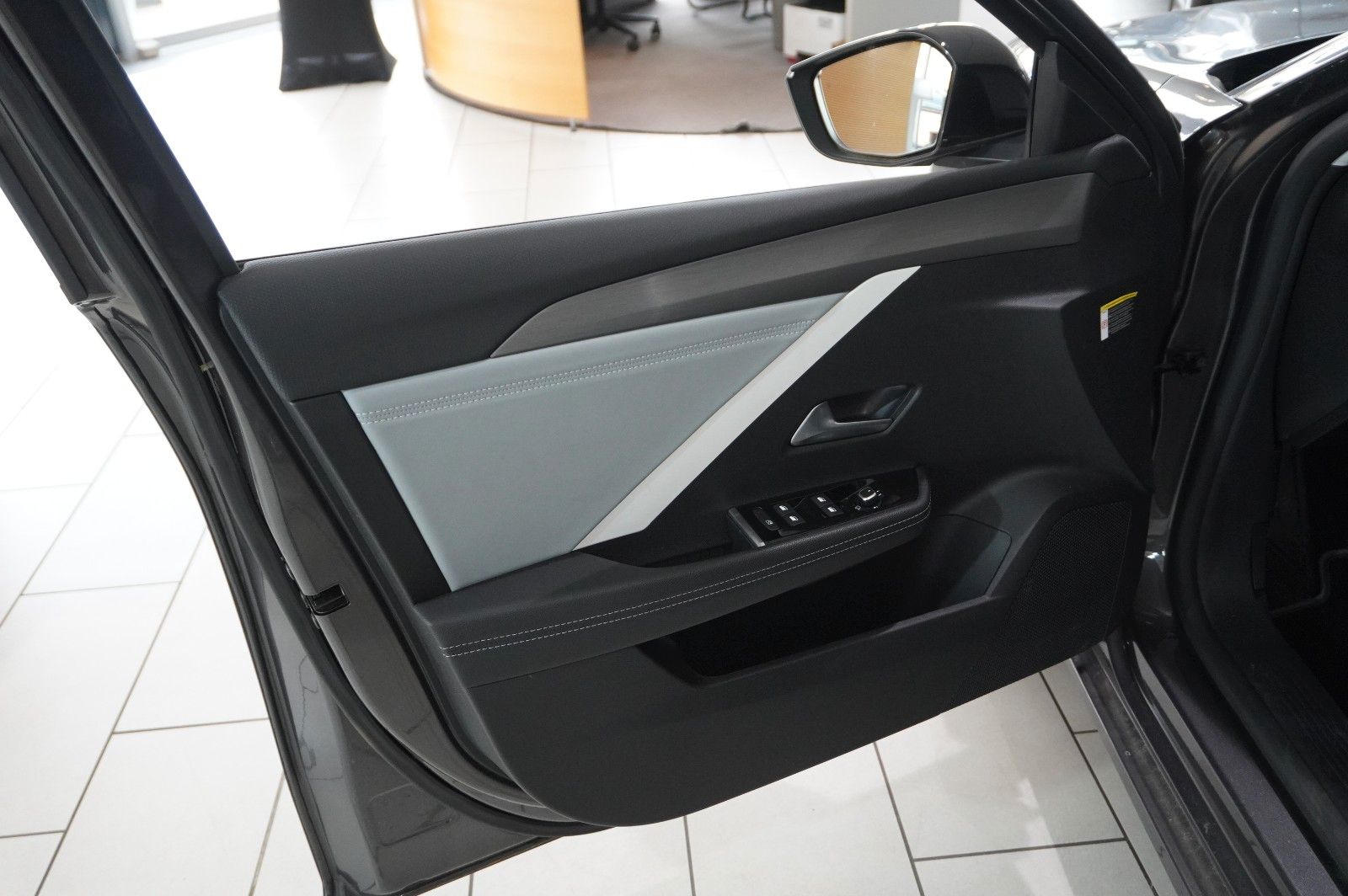 Fahrzeugabbildung Opel Astra L Lim. 1.2T ELEGANCE NAVI/LED/KAMERA/SPORT