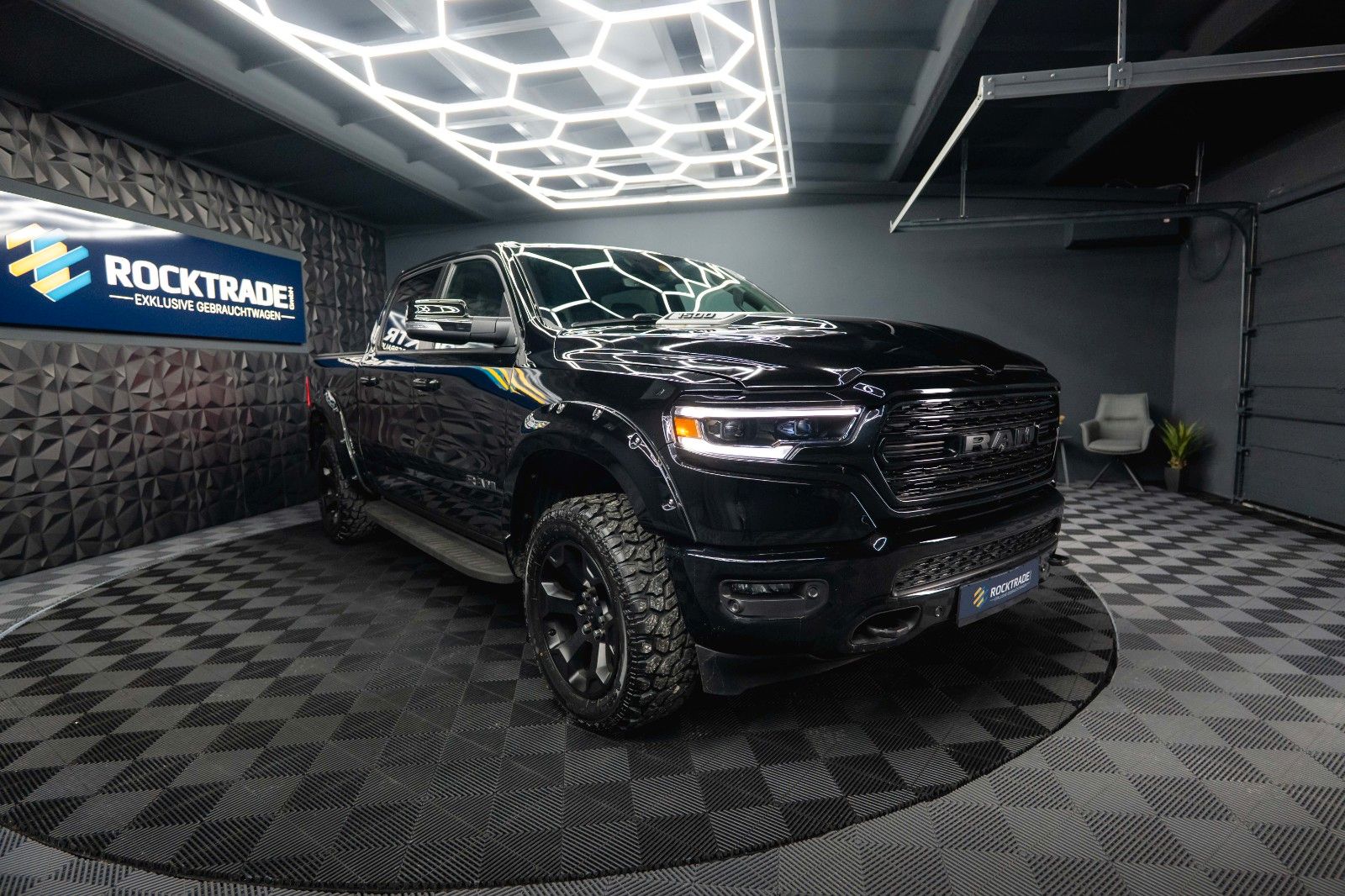 Fahrzeugabbildung Dodge RAM 5.7 V8 HEMI 4x4 Offroad BLACK EDITION  LPG