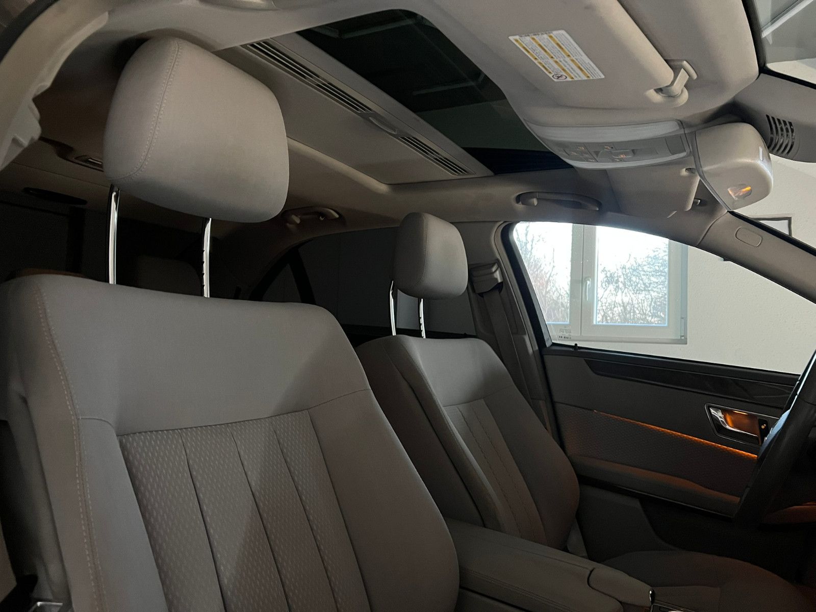 Fahrzeugabbildung Mercedes-Benz E 350 CGI BlueEfficiency/ACC/H&K/eGSD/ELEGANCE