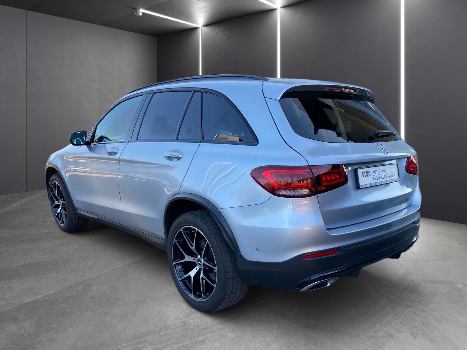 Fahrzeugabbildung Mercedes-Benz GLC 300 de AMG 4M*Pano*AHK*Burmester*360°*Distro