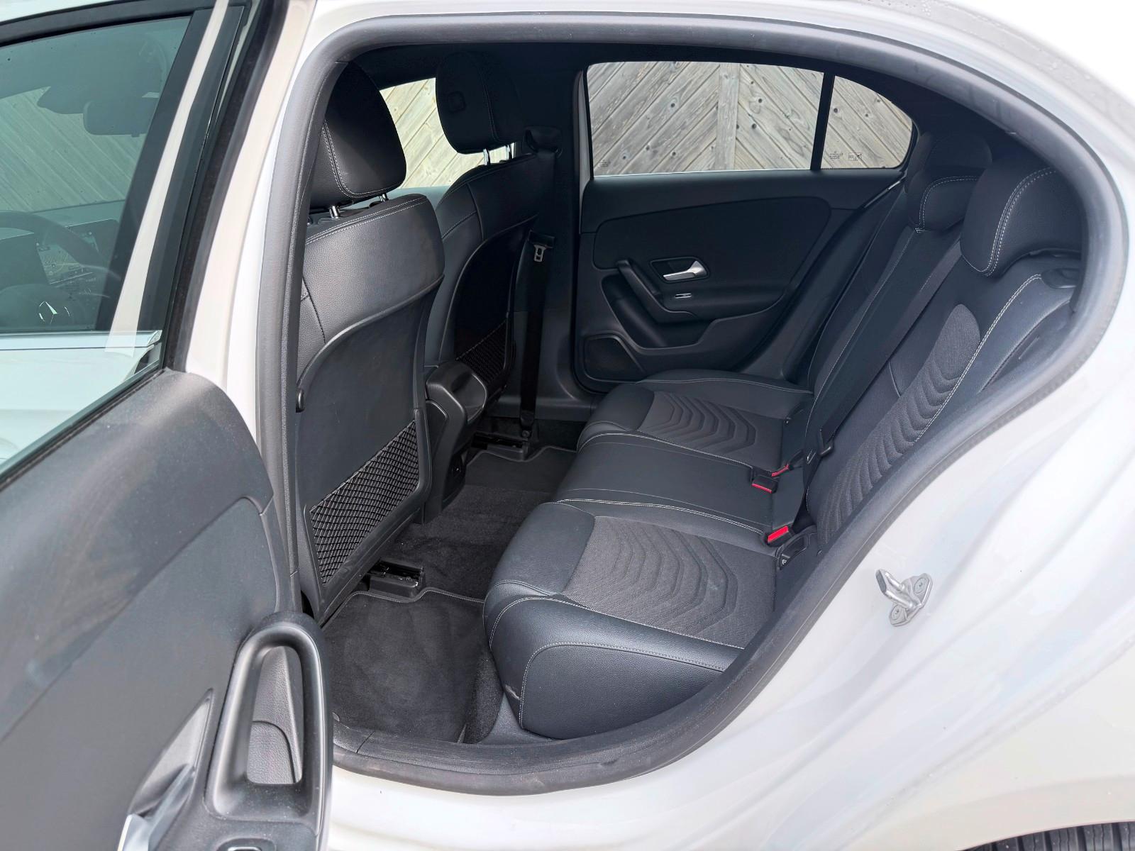 Mercedes-Benz A 250 e°Navigation°Parkass.°LED