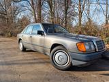Mercedes-Benz W124 250 D Oldtimer H Zulassung - Mercedes-Benz 250 W124 mit Diesel-Antrieb