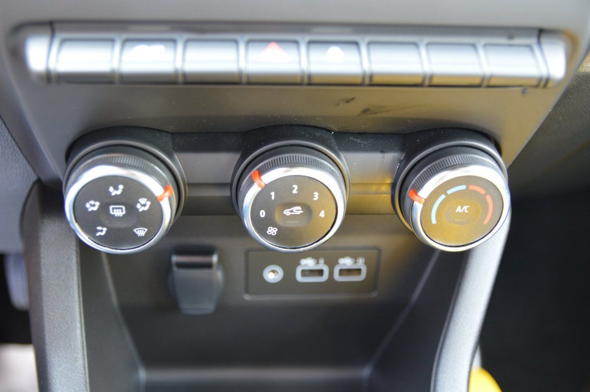 Fahrzeugabbildung Renault Clio V   Evolution Navi LED Ganzjahresreifen