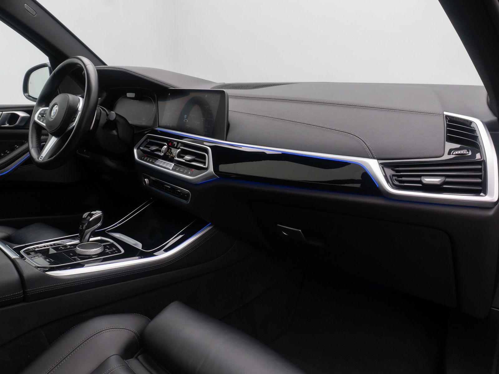 Fahrzeugabbildung BMW X5 M50i Panorama Laser Kamera HUD H/K AHK 22Zoll