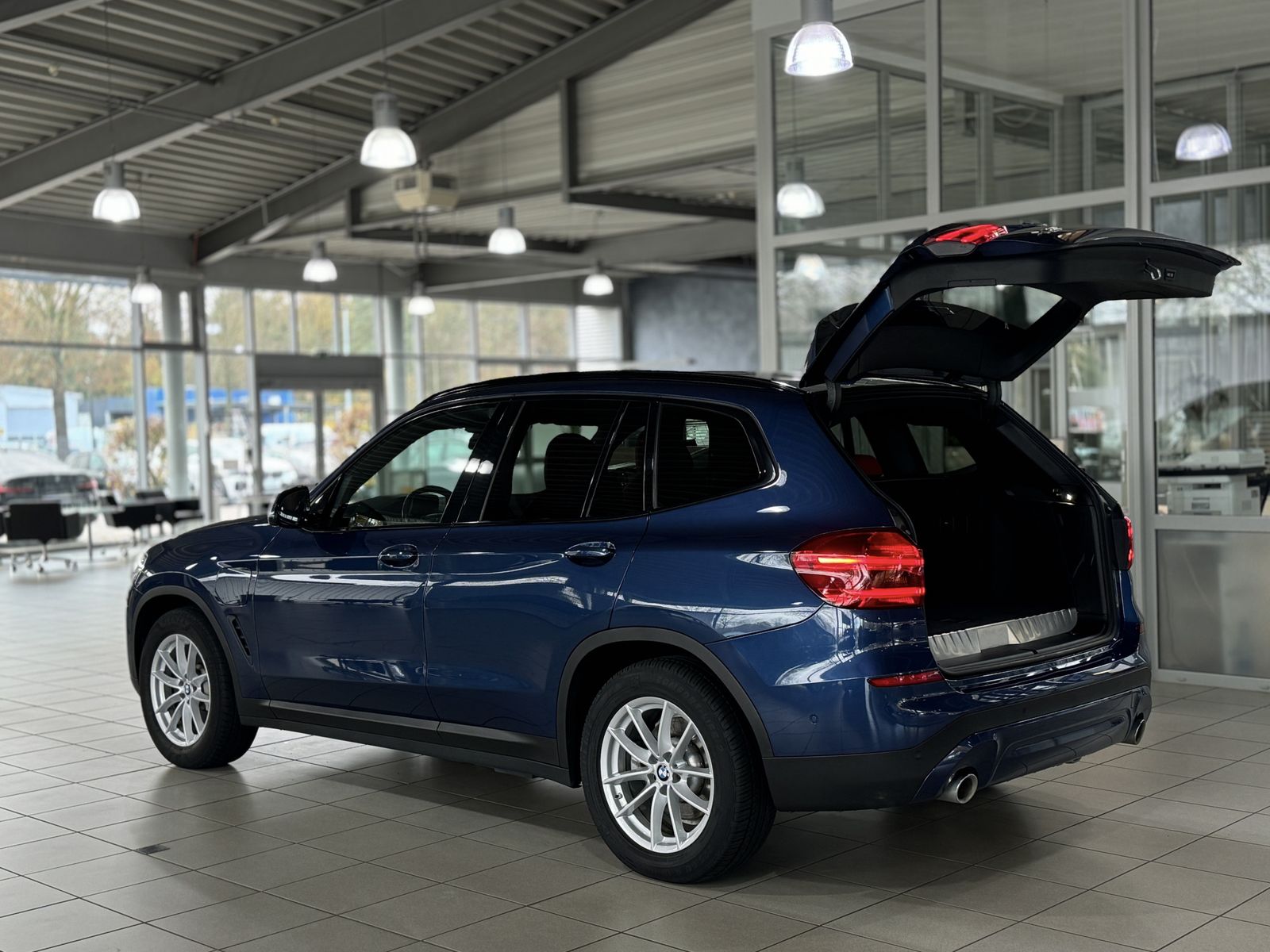 Fahrzeugabbildung BMW X3 xD30e Kamera HUD DAB HiFi Komfort Individual