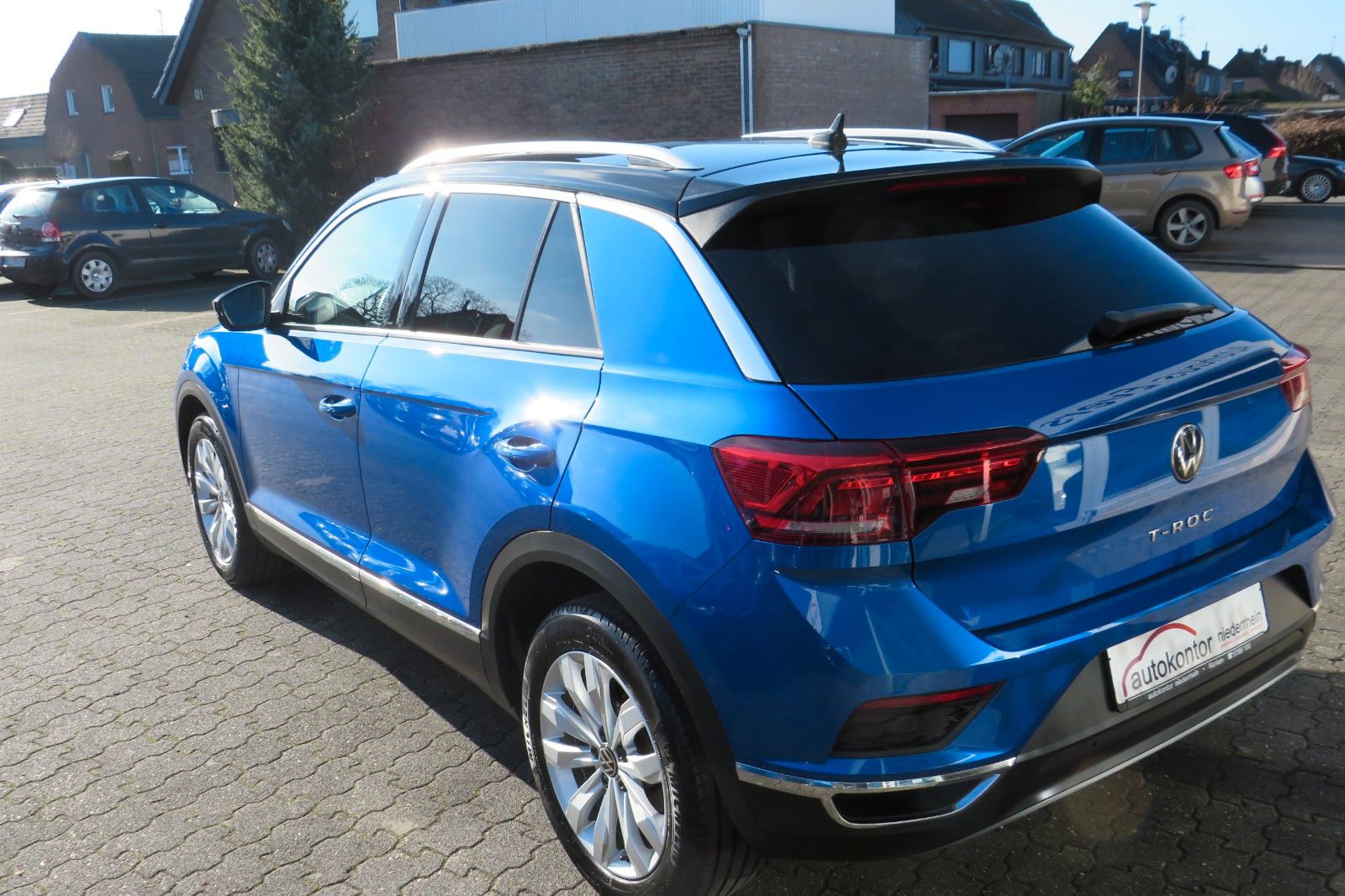 Fahrzeugabbildung Volkswagen T-Roc SPORT PANO AHK LED NAVI ACC PDC SITZH. 1.H