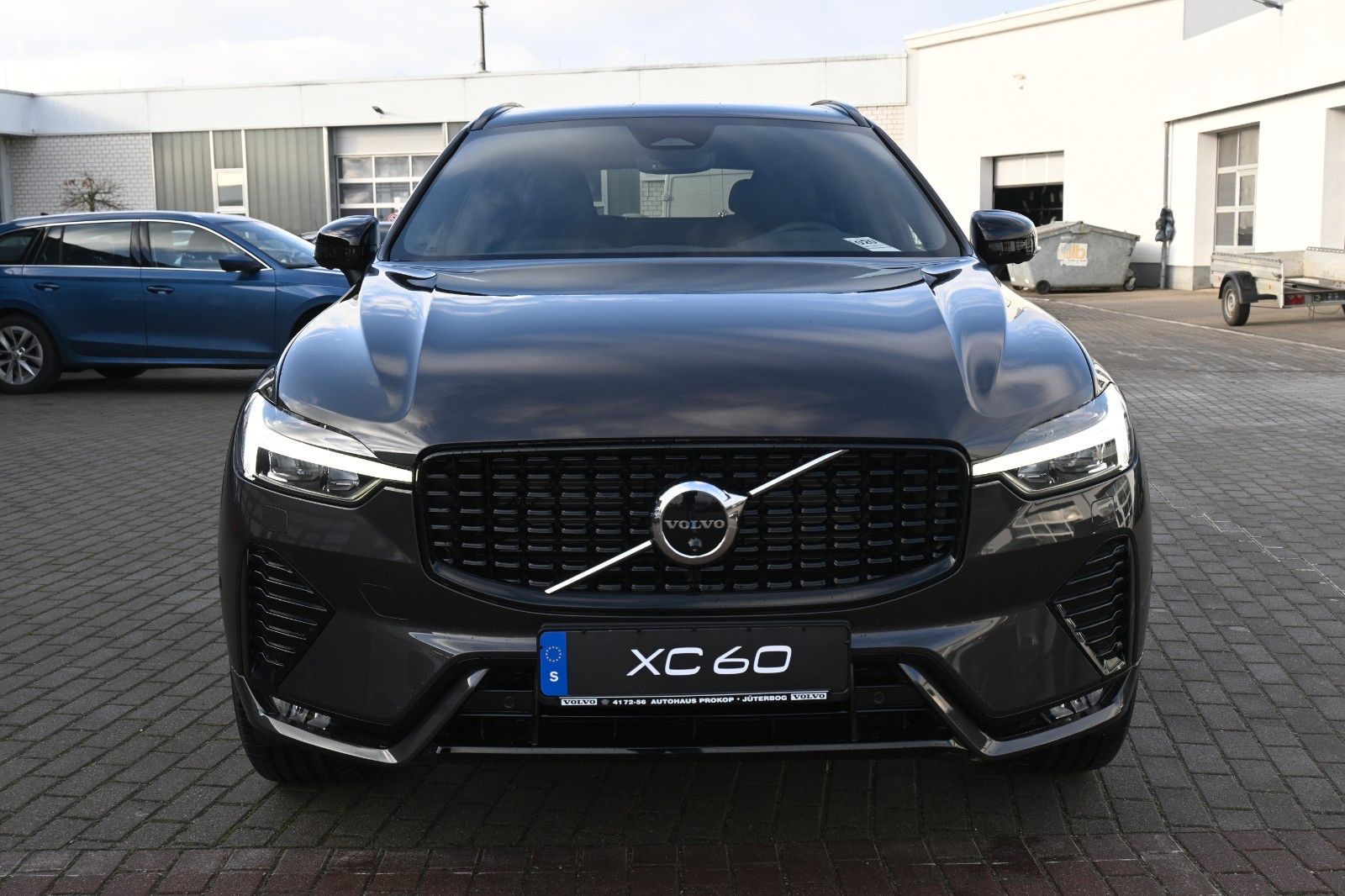 Fahrzeugabbildung Volvo XC60 B5 AWD Plus Dark*H&K*FSHZG*360°*ACC