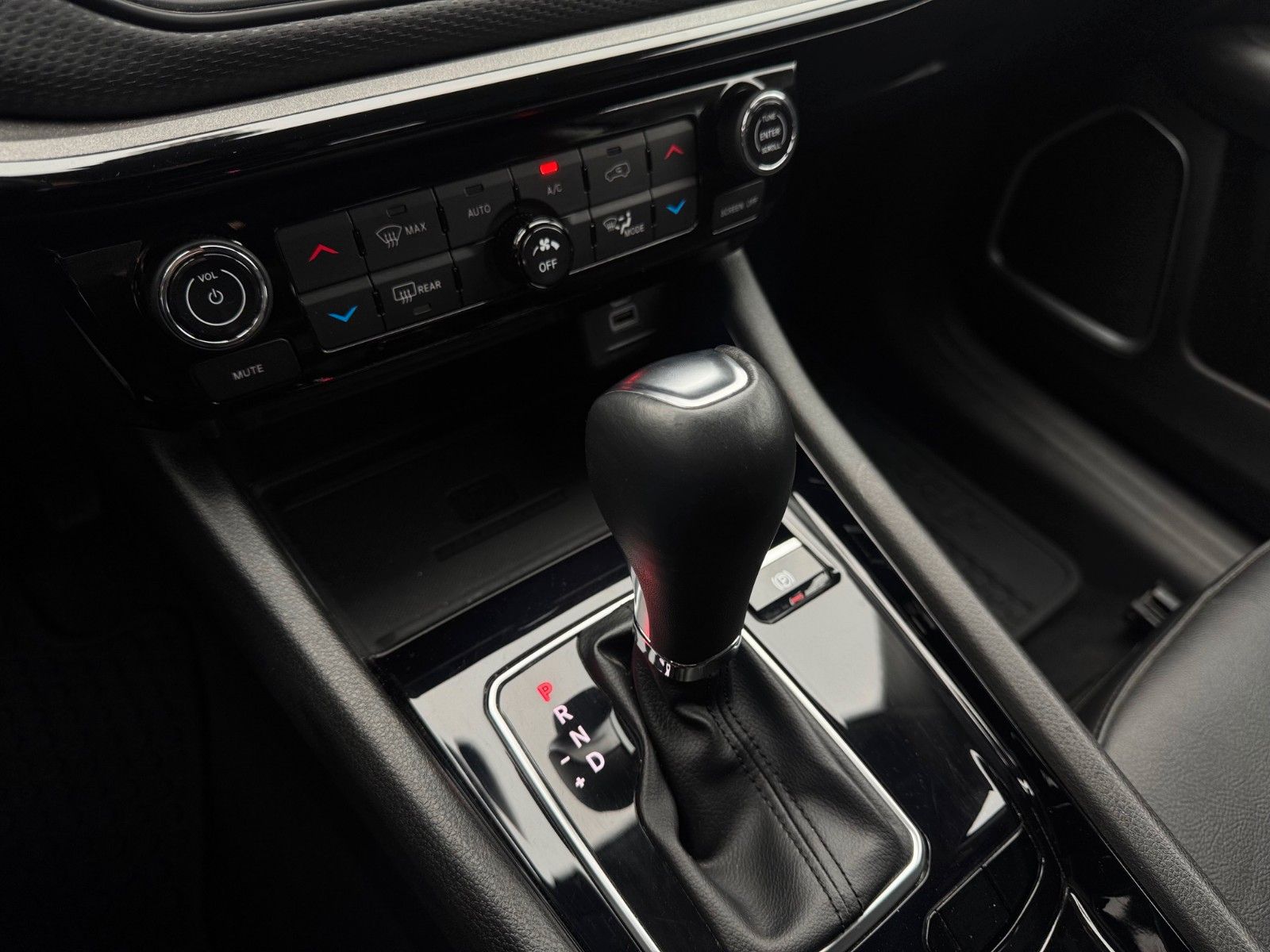 Fahrzeugabbildung Jeep COMPASS Altitude 360° Kamera Carplay Sitzheizung