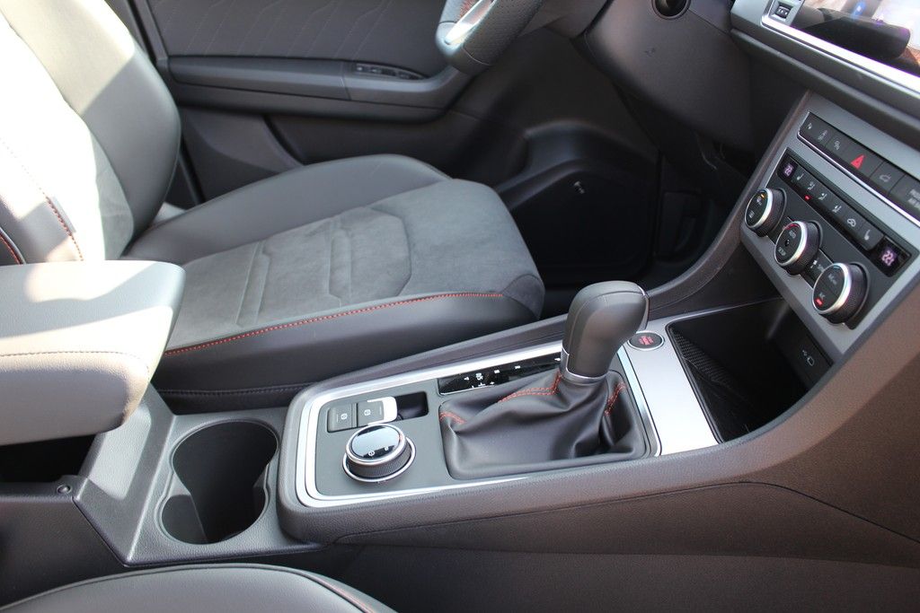 Fahrzeugabbildung SEAT Ateca 2.0 TDI DSG FR