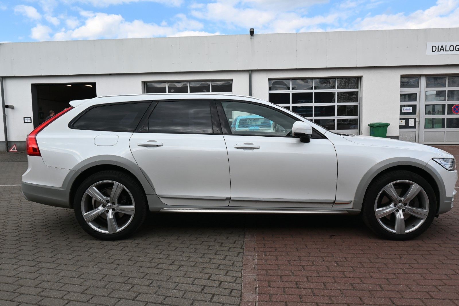 Fahrzeugabbildung Volvo V90 Cross Country D5 AWD Ocean Race*PANO*360*RFK