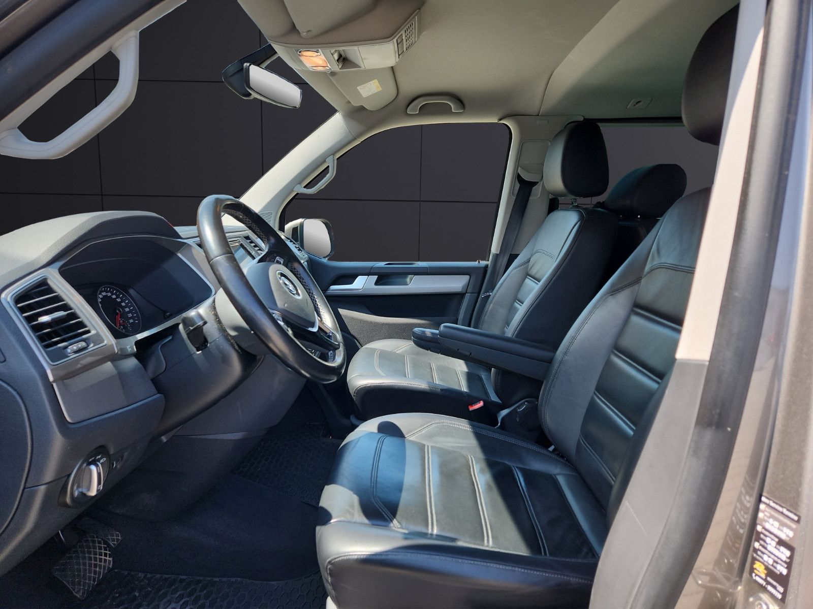 Fahrzeugabbildung Volkswagen T6 Multivan 4Motion Generation Six/AHK/Navi/SDHZ