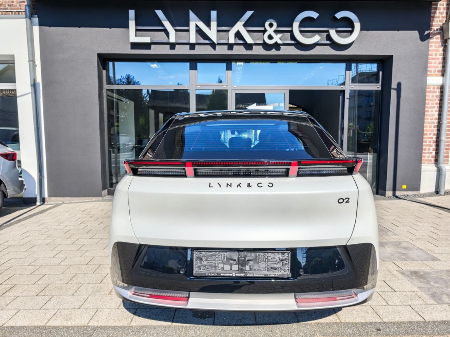 Lynk & Co 02