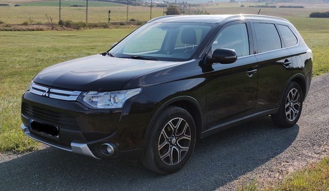 Mitsubishi Outlander 2.2 DI-D 4WD 7Sitze Xenon Navi Keyless