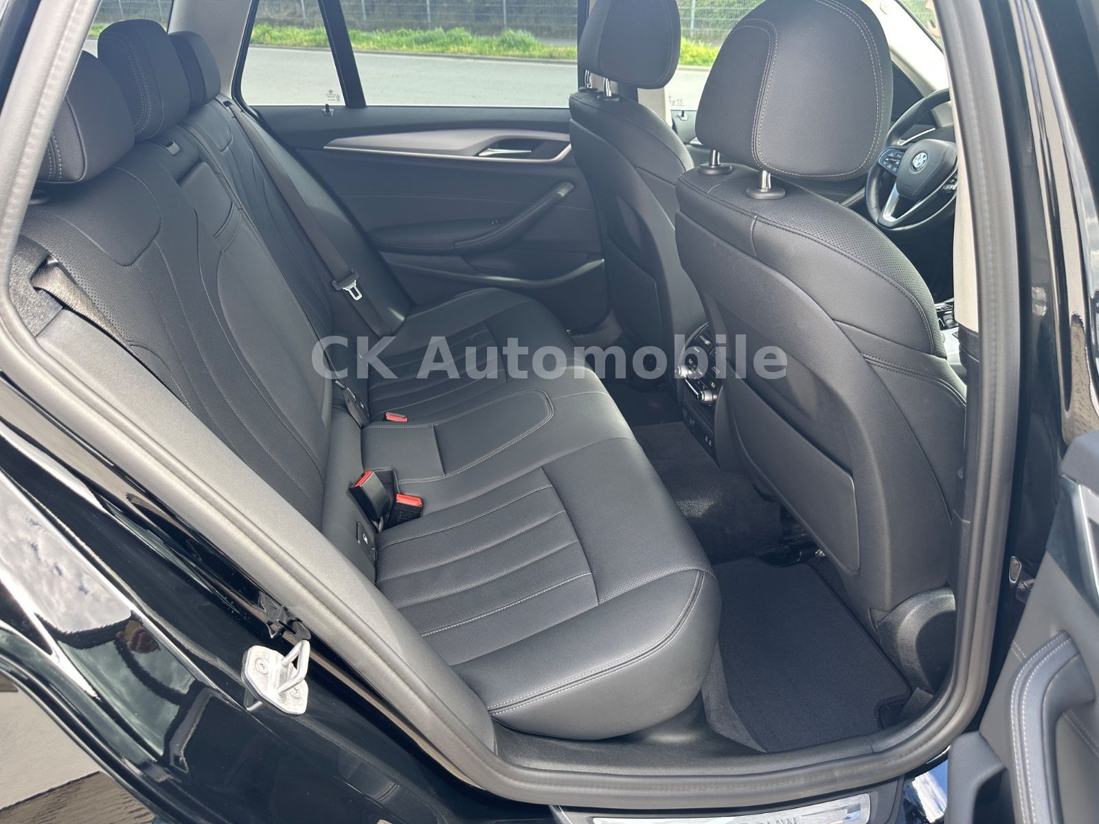 Fahrzeugabbildung BMW 520d Touring/Navi/Laser/Head-Up/Leder/360°/AHK