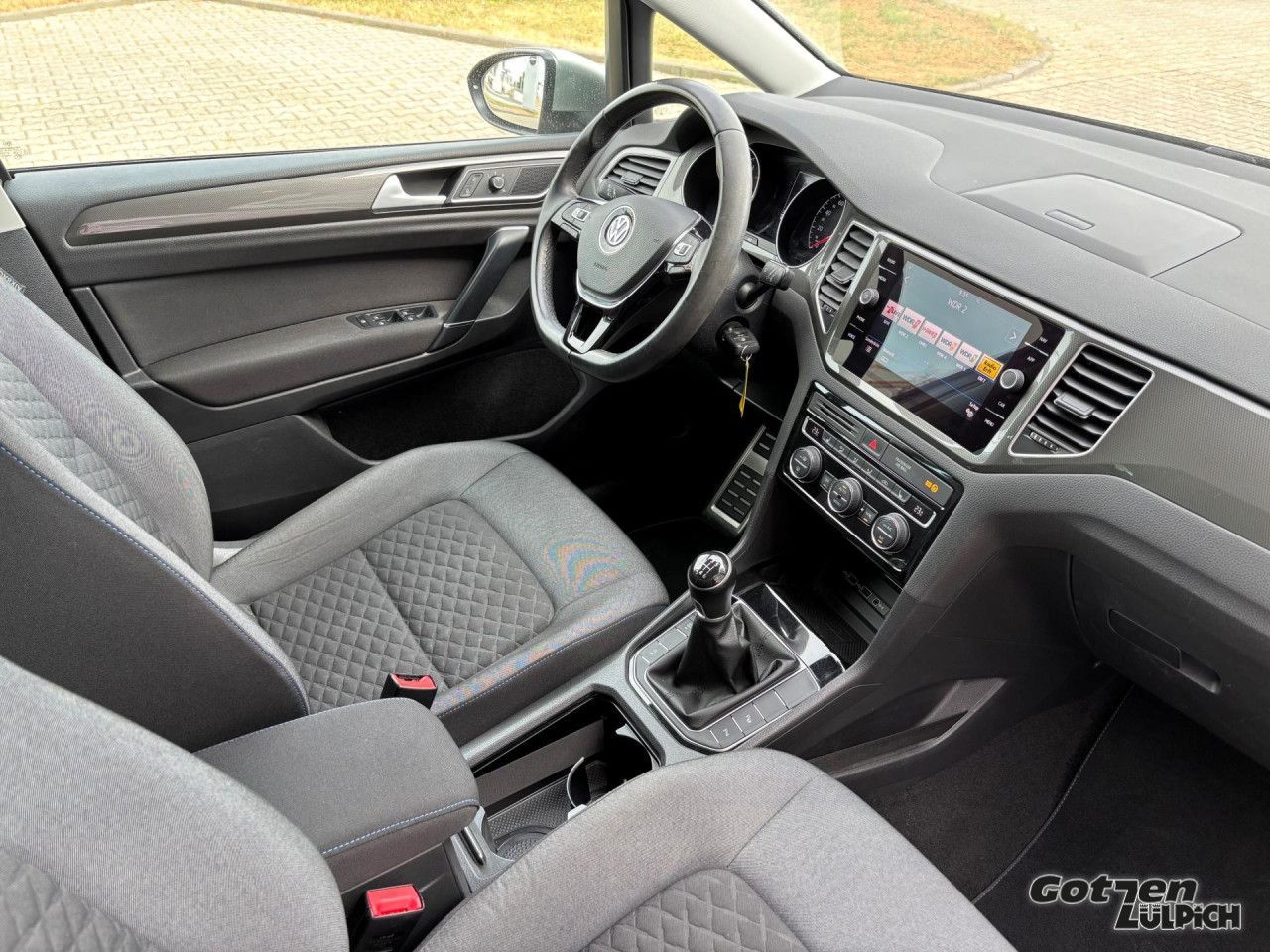 Fahrzeugabbildung Volkswagen Golf Sportsvan Join 1.0 TSI Klima PDC Bluetooth