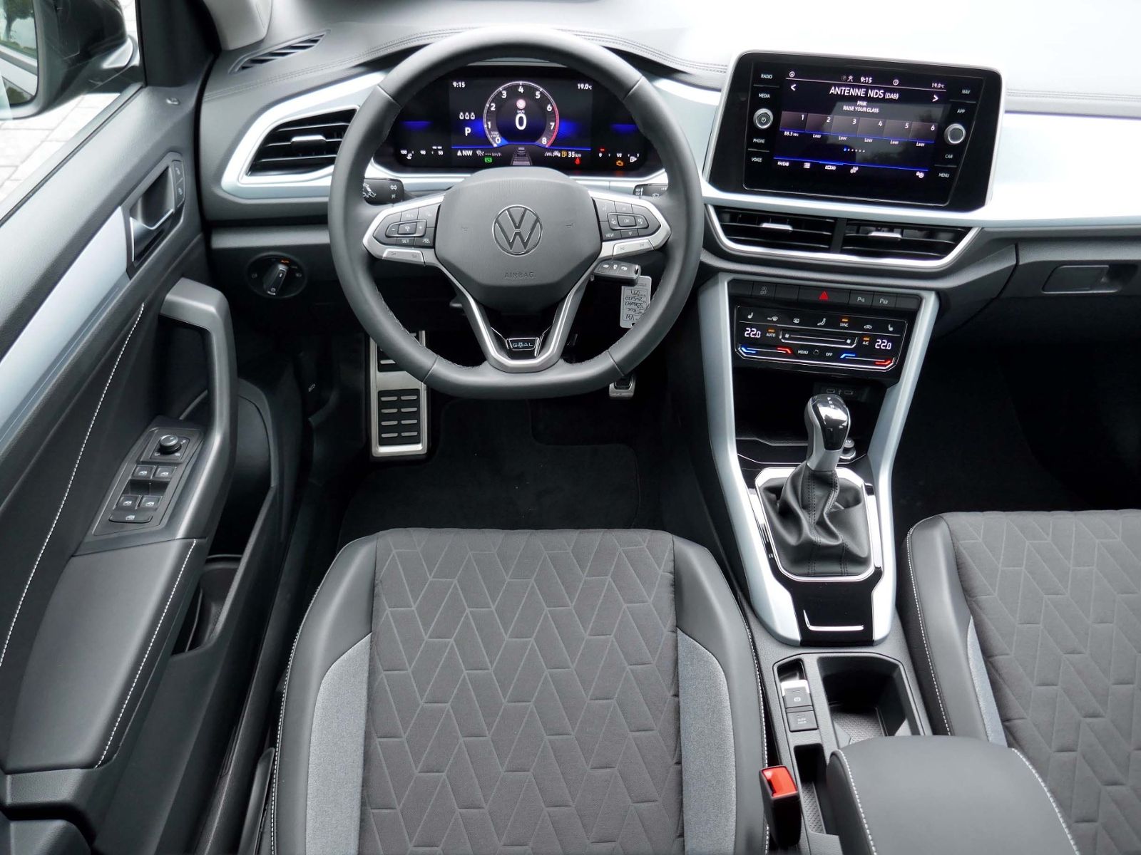 Fahrzeugabbildung Volkswagen T-Roc GOAL 1.5 TSI DSG | LED RFK ACC Navi