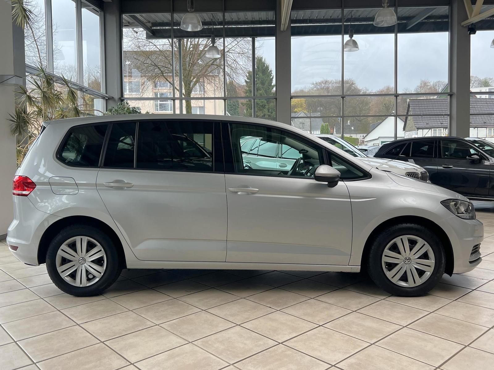 Volkswagen Touran 1.6 TDI AUTOMATIK|SCHECKHEFT|EINPARKHILFE