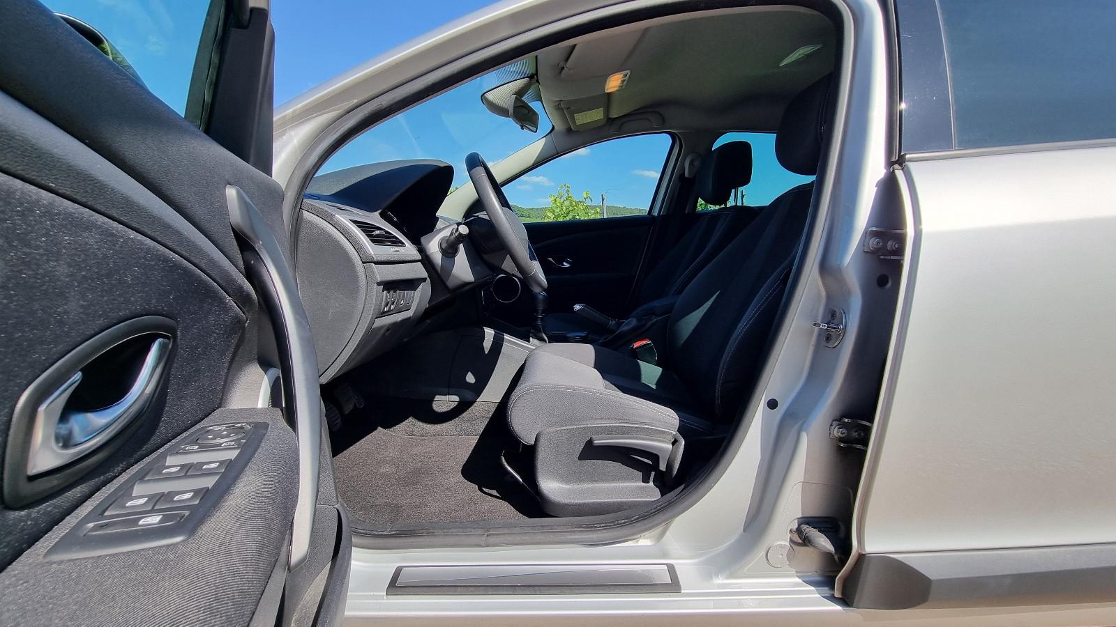 Renault Megane 2011 — photo 15