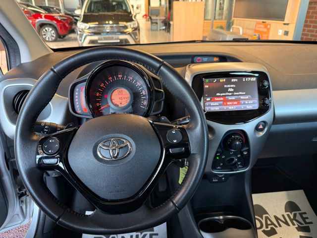 Toyota Aygo x-play touch Automatik