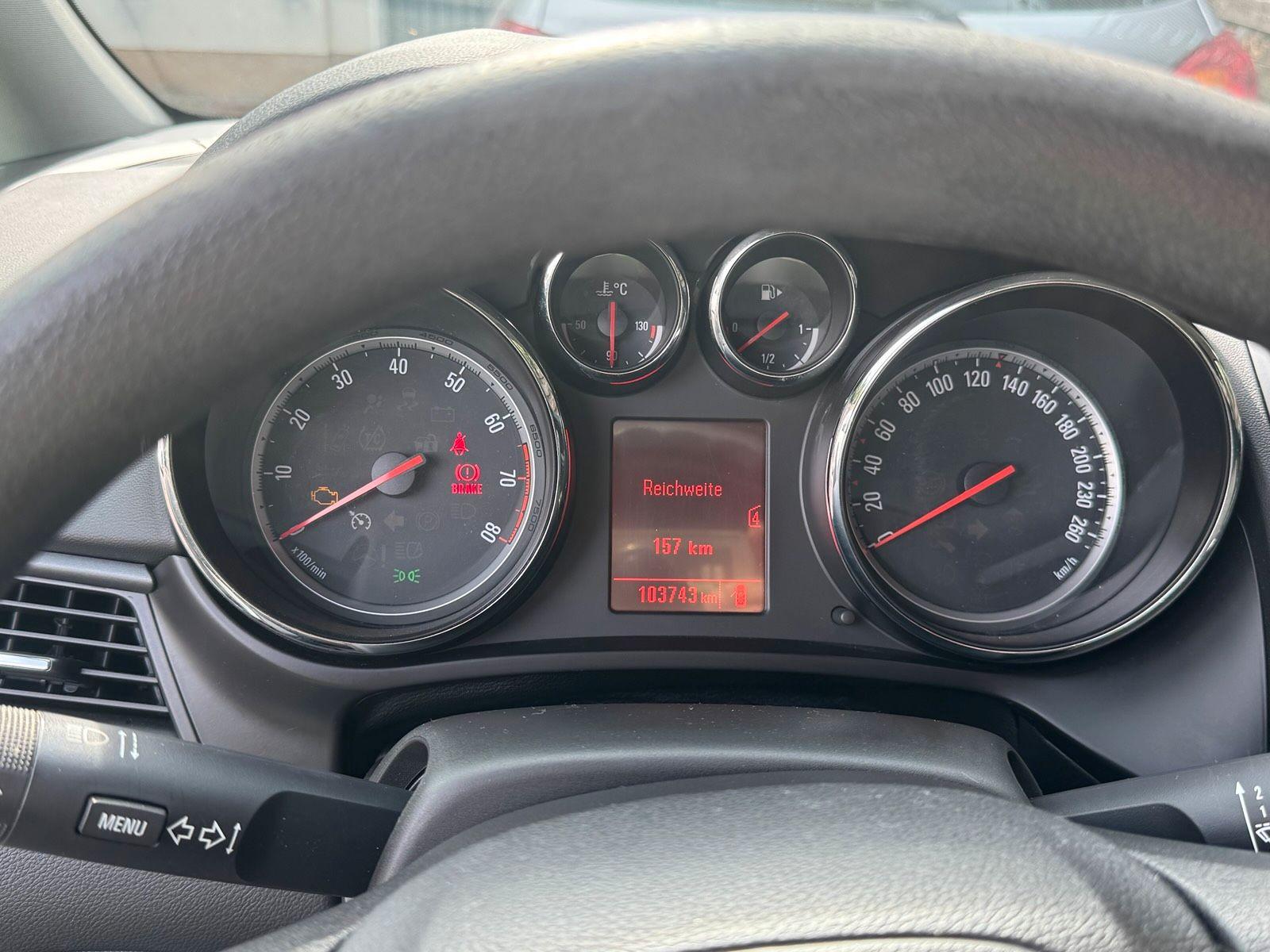 Opel Zafira 2012 — interior