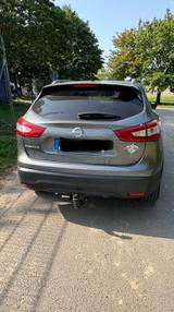Nissan Qashqai 1.2 Tekna, AHK, Pano, Navi - Nissan Qashqai mit Benzin-Antrieb: Limousine