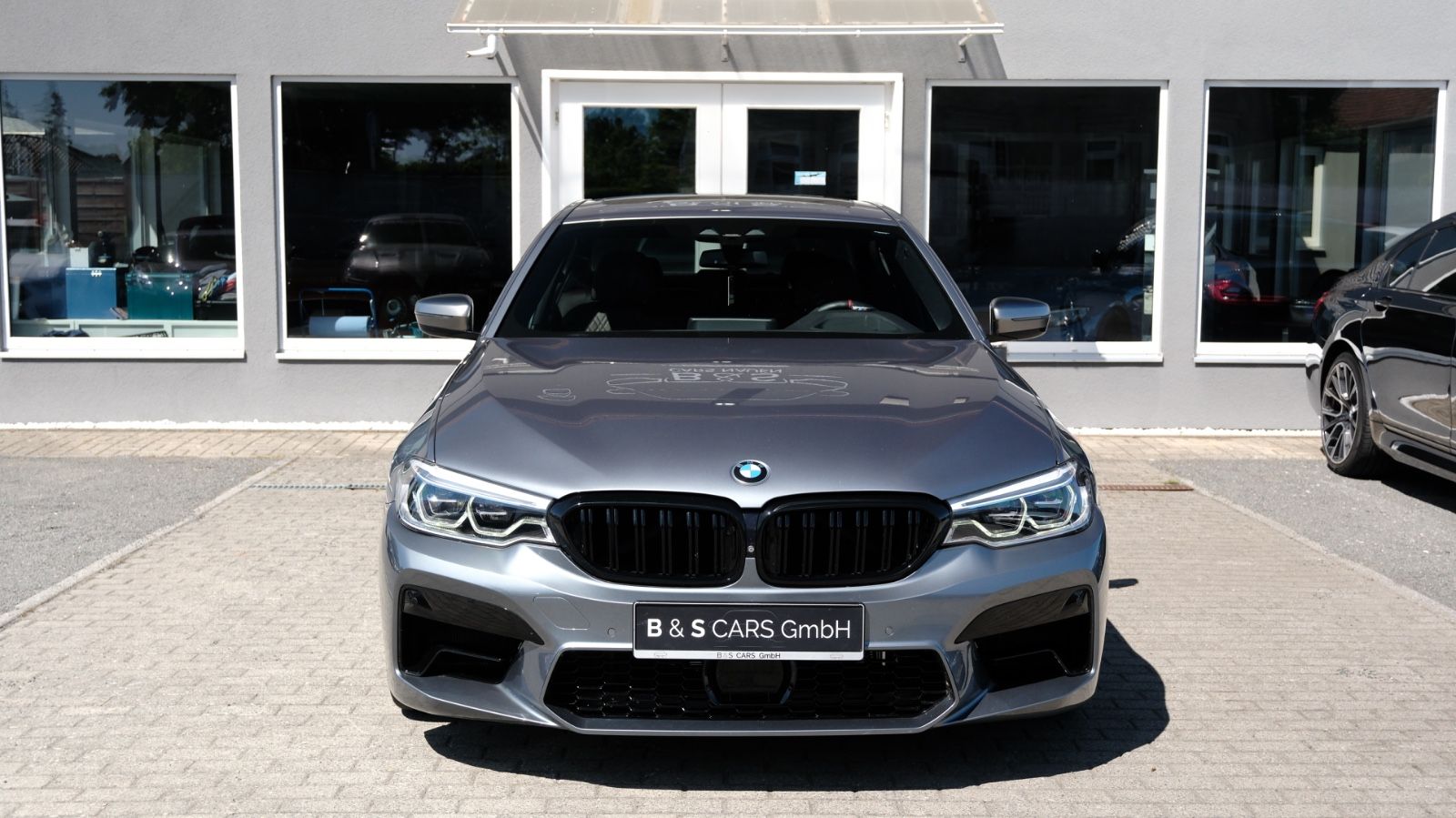 BMW M550i xDrive M.Pak M. Perf M5 Front u. Heck Carb