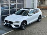 Volvo V60 CROSS COUNTRY ULTIMATE B4*AWD*PANO*H/K*360° - gebrauchte Volvo Kombis